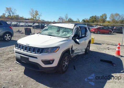 2019 Jeep Compass Latitude Fwd z USA, uszkodzony, nr VIN 3C4NJCBB0KT663948